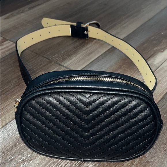 Steve Madden Handbags - Y2K Steve Madden Adjustable Black Quilted Belt Bag #contemporary #y2k